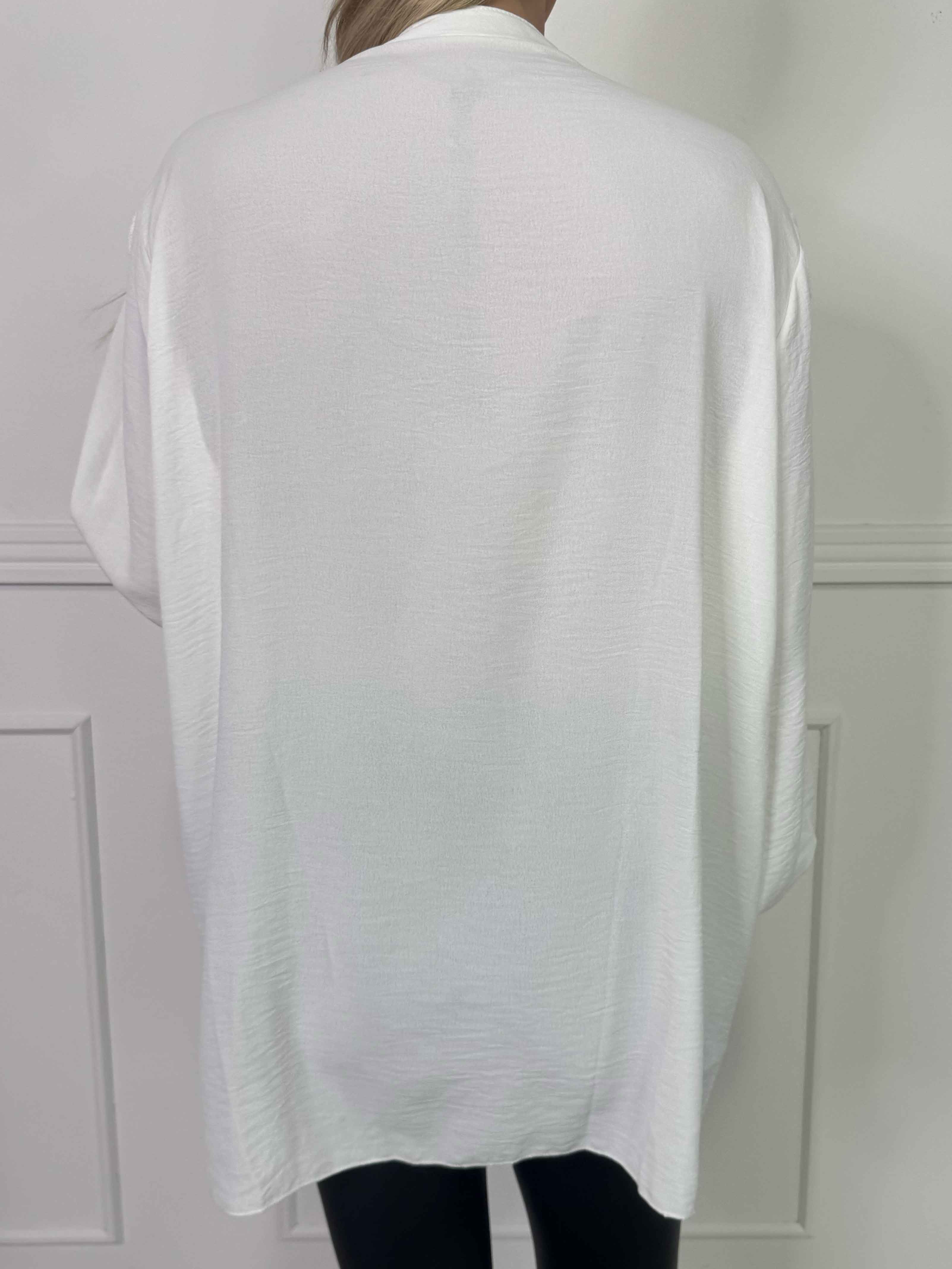 Trudie - Sød skjorte i viskose med fine flæser foran